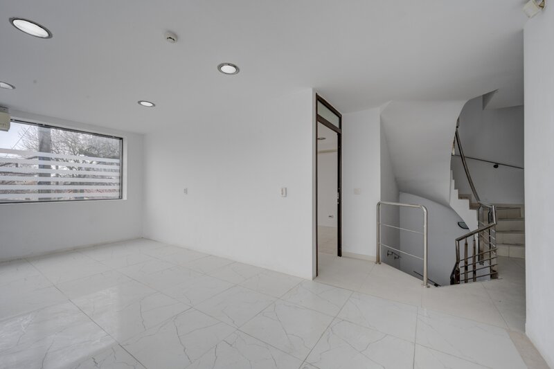 Drumul Sarii, Razoare, Academie, imobil P+2E, comision 0%.